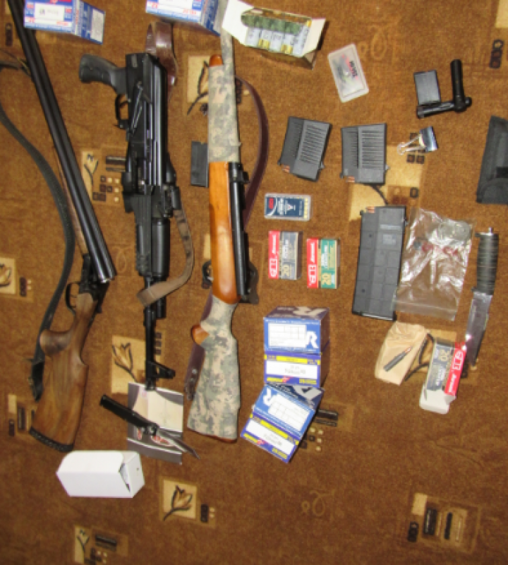 Au cerut de la un locuitor din Ocniţa peste 100.000 de lei. Doi indivizi, reținuți pentru șantaj şi ameninţarea cu moartea 