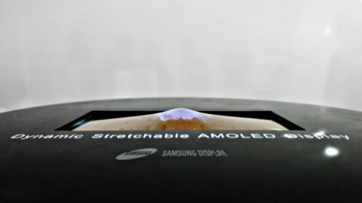 Samsung urmează să dezvăluie primul ecran flexibil şi care se întinde