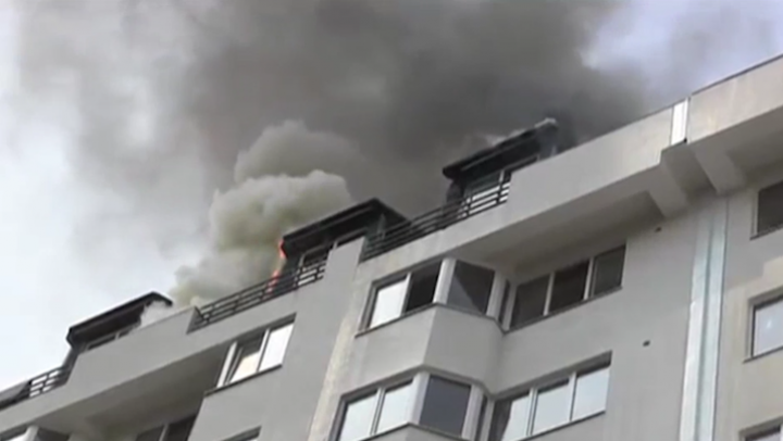 INCENDIU în Capitală: Un apartament din sectorul Botanica, cuprins de flăcări (FOTO)