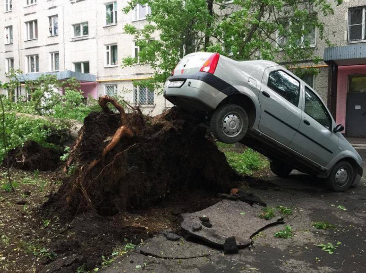 Moscova: Şase persoane au murit în urma unui URAGAN (VIDEO/FOTO)