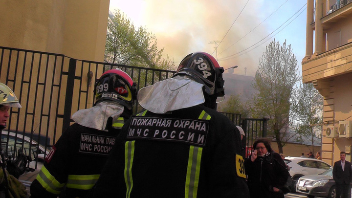 Incendiu devastator într-un bloc din Moscova. Sute de echipaje de pompieri şi autospeciale au intervenit (FOTO)