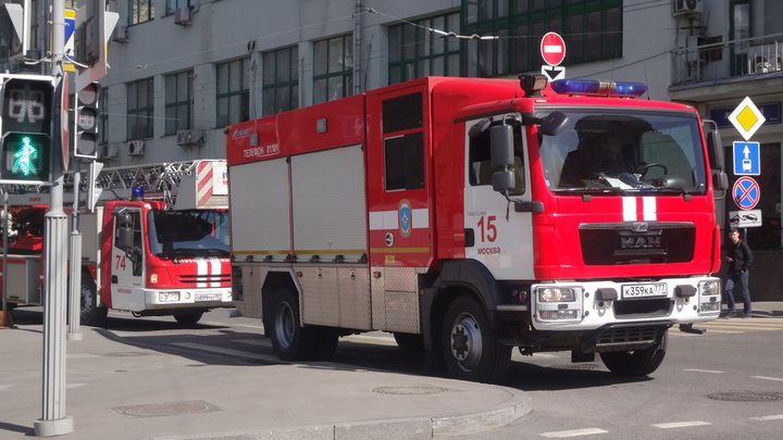 Incendiu devastator într-un bloc din Moscova. Sute de echipaje de pompieri şi autospeciale au intervenit (FOTO)