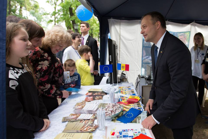 Locuitorii Capitalei, mai aproape de Europa. Cum a fost atmosfera în "Orăşelul european" (FOTO)