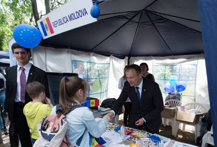 Locuitorii Capitalei, mai aproape de Europa. Cum a fost atmosfera în "Orăşelul european" (FOTO)