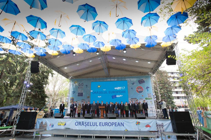 Locuitorii Capitalei, mai aproape de Europa. Cum a fost atmosfera în "Orăşelul european" (FOTO)