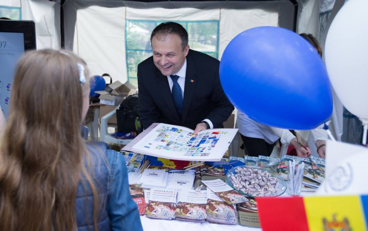 Locuitorii Capitalei, mai aproape de Europa. Cum a fost atmosfera în "Orăşelul european" (FOTO)