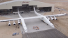 Are aripi cât un teren de fotbal, 6 motoare şi 28 de roţi. Vezi cum arată cel mai mare avion din lume (VIDEO)  
