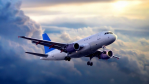 CLIPE DE GROAZĂ la bordul unui avion. Pasagerii au găsit în baie un bilet de amenințare cu BOMBA