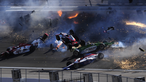 ACCIDENT SPECTACULOS cu implicarea a 9 maşini în cursa de IndyCar desfășurată pe circuitul din Texas