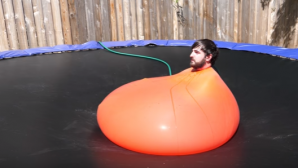 #LifeStyle: Săritul pe trambulină, noua metodă de distractție a tinerilor