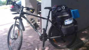 HOŢ NEINSPIRAT ÎN SUA. A vrut să fure o bicicletă dintr-o secţie de poliţie