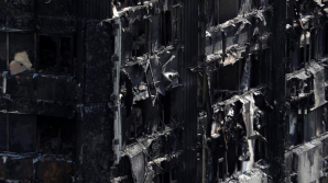 INFERN la Londra. Cât timp ar putea dura căutarea victimelor incendiului de la Grenfell Tower