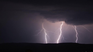 SPECTACOLUL FULGERELOR pe cer. Un martor ocular a suprins imagini ULUITOARE (VIDEO)