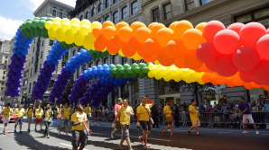 Parada gay din New York. Străzile au fost transformate în curcubeu. GALERIE FOTO