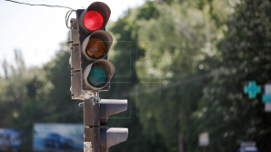 Modernizarea vechiturilor. 70 de semafoare din Capitală vor funcţiona cu becuri LED