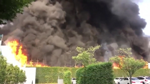 Arde o clădire din Tokyo (VIDEO)