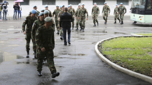 EMOŢII ŞI CLIPE DE FERICIRE! Pacificatorii moldoveni au revenit acasă din Kosovo (FOTOREPORT)