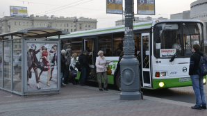 La început de iunie, o femeie A MURIT DE FRIG într-o staţie de autobuz