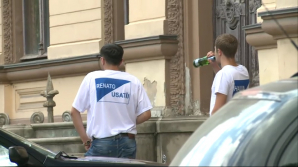 (VIDEO) 100 de lei pentru a participa la protestul din fața Parlamentului. Susţinătorii lui Usatîi recunosc ca au primit bani 