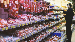 Moldovenii din mediul urban, MAI ALINTAŢI la mâncare. Ce spun oamenii de la ţară şi sociologii