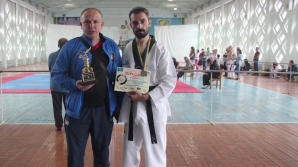 Un moldovean fără o mână a devenit CAMPION la Taekwondo în Ucraina 