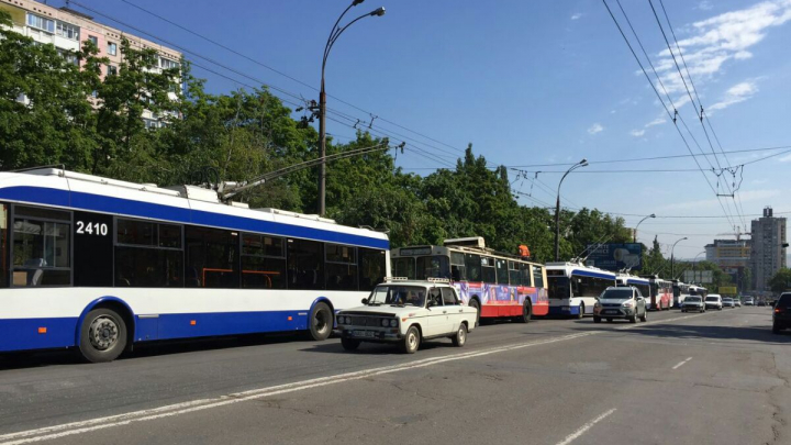 PANĂ MAJORĂ DE CURENT în Capitală. Troilebuzele s-au oprit la Botanica, semafoarele nu funcționează (FOTO)