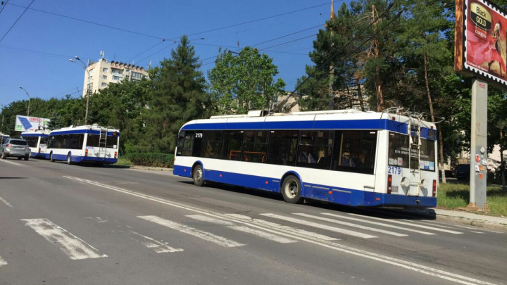 PANĂ MAJORĂ DE CURENT în Capitală. Troilebuzele s-au oprit la Botanica, semafoarele nu funcționează (FOTO)