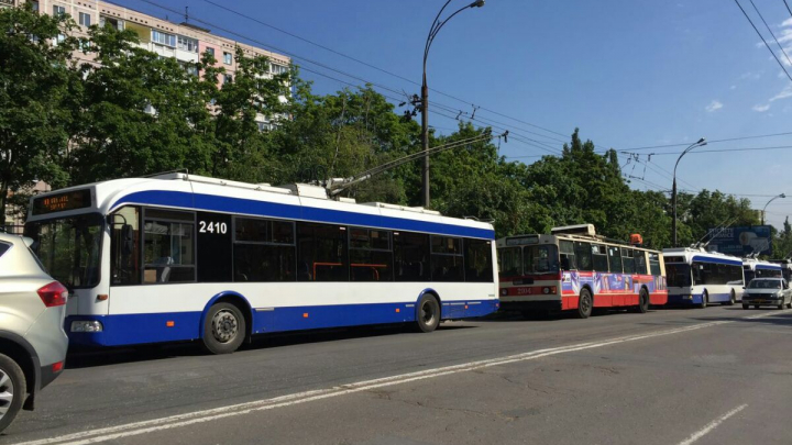 PANĂ MAJORĂ DE CURENT în Capitală. Troilebuzele s-au oprit la Botanica, semafoarele nu funcționează (FOTO)