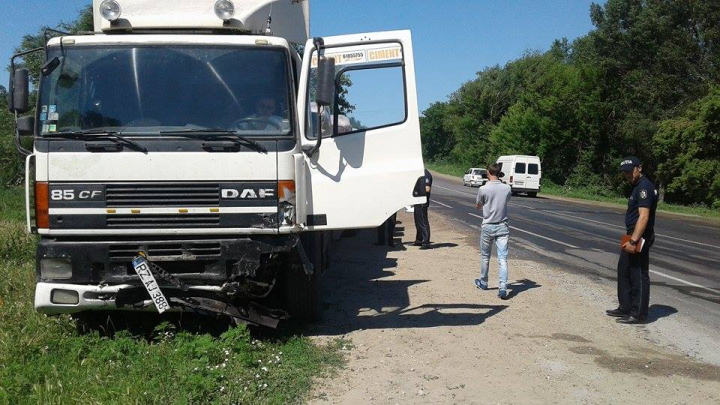 Accident grav la Chetrosu. Trei persoane au fost rănite (FOTO)