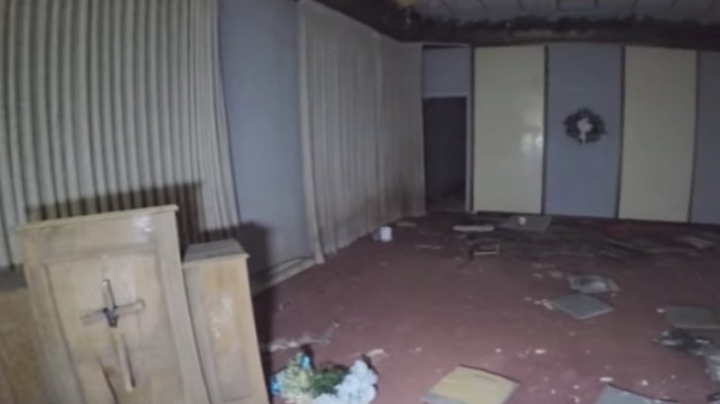 A găsit o casă funerară părăsită. Erau multe sicrie. A deschis unul, ŞOC! A fugit (GALERIE FOTO)