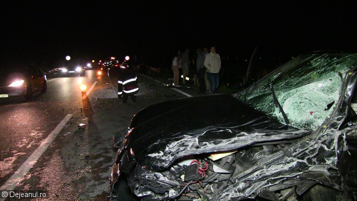 Microbuz cu moldoveni, implicat într-un accident rutier în România. Urmau să ajungă în Franţa (VIDEO)