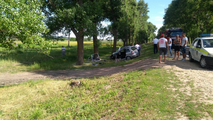 ACCIDENT DE GROAZĂ lângă Gura Galbenei cu implicarea unui microbuz de rută. Două persoane şi-au pierdut viaţa (FOTO/VIDEO)