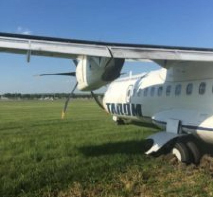 Un avion TAROM a ieşit de pe pistă pe Aeroportul Internaţional Chişinău (VIDEO)