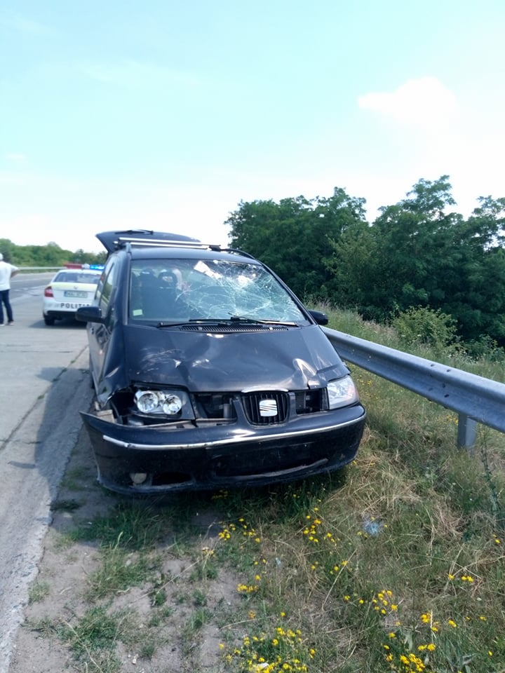 Un ATV al MAI şi un automobil, implicate într-un accident. Un angajat al Poliţiei de Frontieră rănit (FOTO)