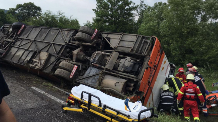 ACCIDENT DE GROAZĂ! Autocar cu copii răsturnat în România: Sunt 12 răniţi. A fost activat Planul roşu