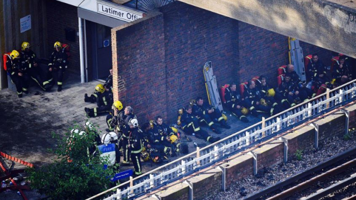 INCENDIU DEVASTATOR la Londra: 12 persoane şi-au pierdut viaţa, alte 70 sunt internate în spitale (FOTO/VIDEO)