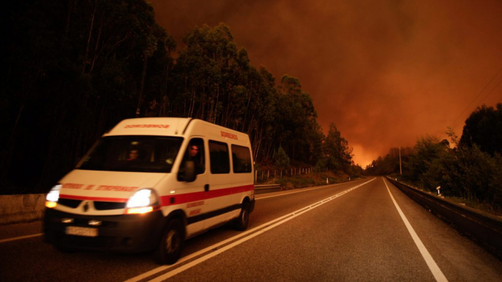 Incendiul catastrofal din Portugalia a luat cel puțin 62 de vieți. Guvernul a decretat 3 zile de doliu național (FOTO)