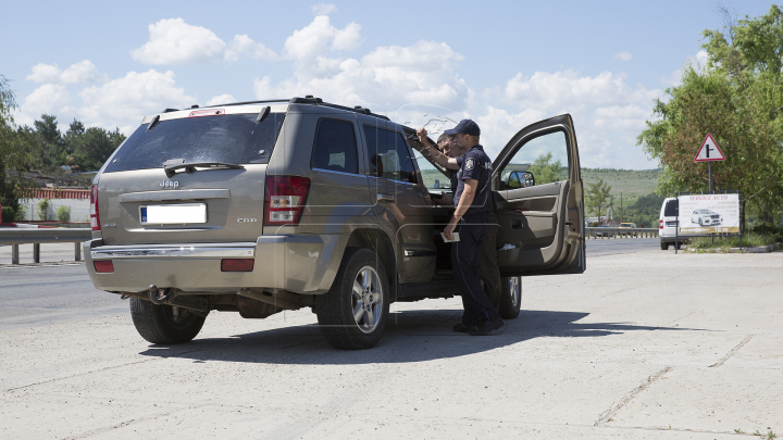 Inspectorii de patrulare, cu ochii pe vitezomani! AMENZI USTURĂTOARE dacă încălcaţi Regulamentul circulaţiei rutiere (FOTO)