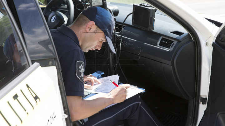 Inspectorii de patrulare, cu ochii pe vitezomani! AMENZI USTURĂTOARE dacă încălcaţi Regulamentul circulaţiei rutiere (FOTO)