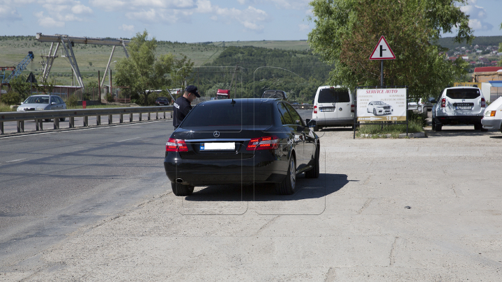 Inspectorii de patrulare, cu ochii pe vitezomani! AMENZI USTURĂTOARE dacă încălcaţi Regulamentul circulaţiei rutiere (FOTO)