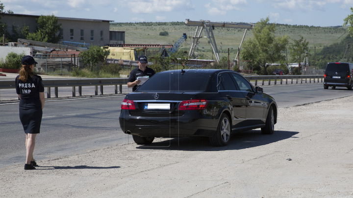 Inspectorii de patrulare, cu ochii pe vitezomani! AMENZI USTURĂTOARE dacă încălcaţi Regulamentul circulaţiei rutiere (FOTO)