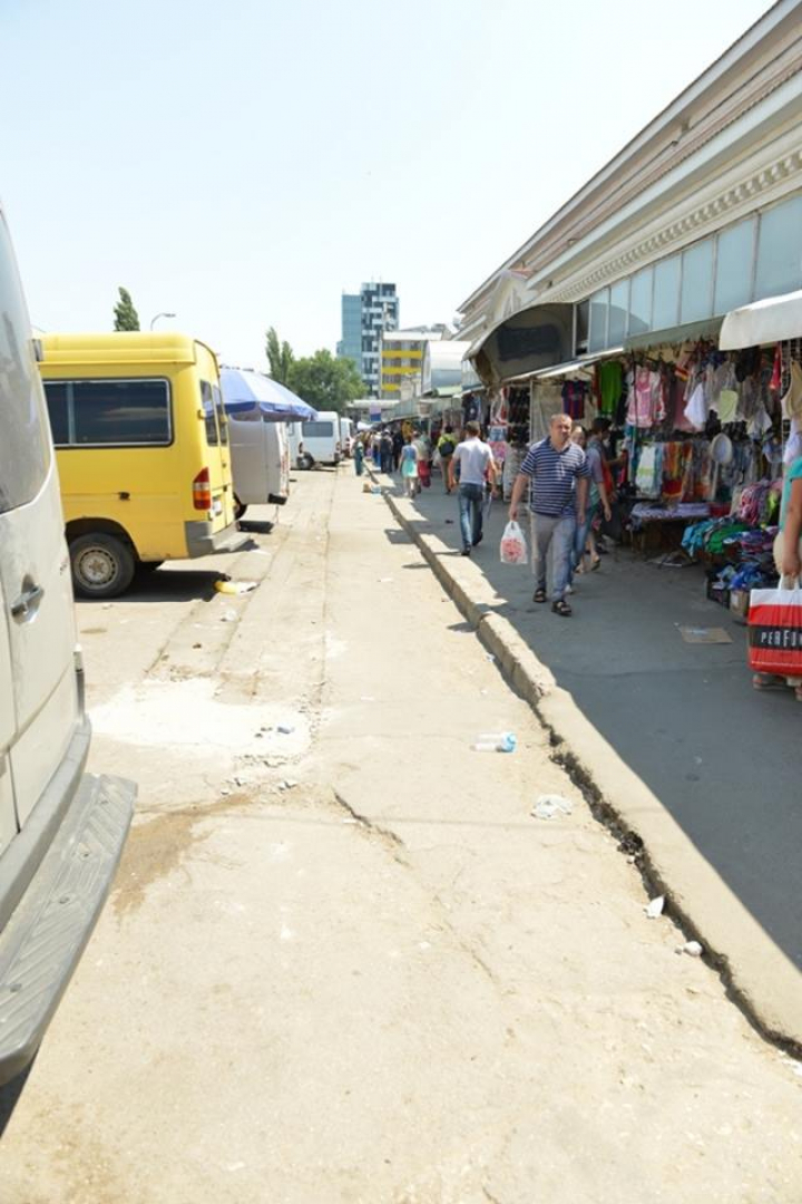 O nouă faţă a Pieţei Centrale. Străzile au fost eliberate de mizeria comercianţilor stradali