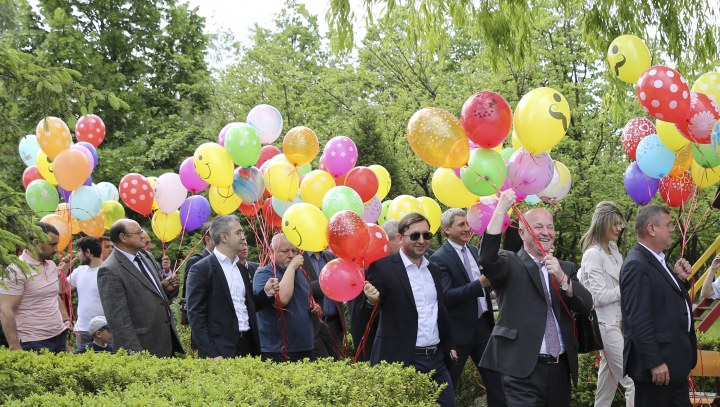 De Ziua Copiilor, deputaţii din coaliţia majoritară le-au făcut o surpriză micuţilor de la şcoala-internat din Orhei (FOTOREPORT)