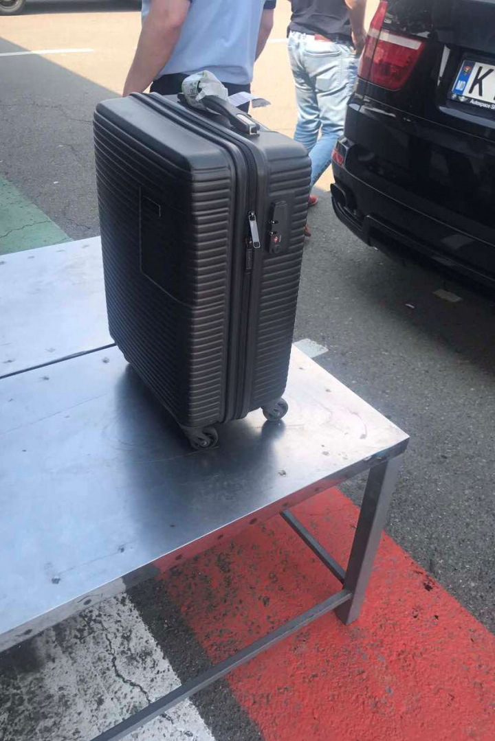 Contrabandă cu valută în proporții deosebit de mari, deconspirată de către vameșii de la Leușeni (FOTO)