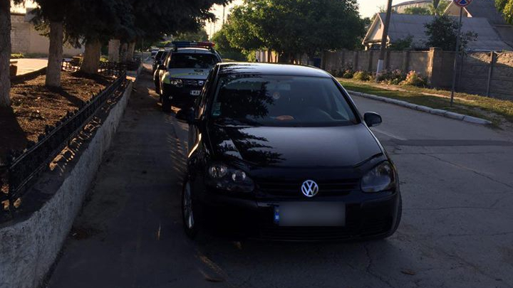 Teribilism în trafic! Un şofer a ameninţat cu arma un alt conducător auto (FOTO)