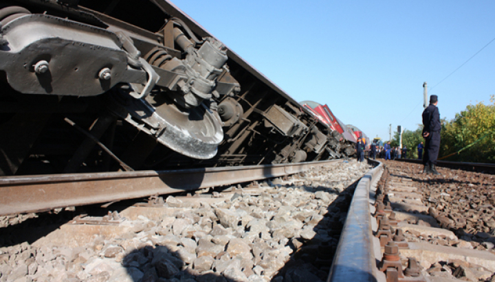 Un tren a deraiat într-o gară aglomerată din Moscova: Sunt RĂNIŢI