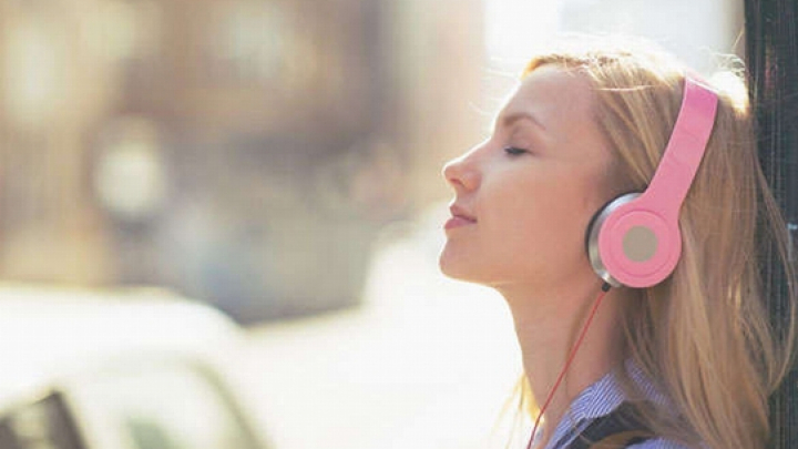 Efectele uimitoare ale muzicii. Știința a dovedit că meloterapia răspunde nevoilor fizice