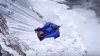 ULUITOR! Cascadorul Valery Rozov a sărit în gol de la înălţimea de 6.725 de metri (VIDEO)