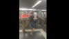 SCENE INCREDIBILE. Un cuplu s-a bătut cu agenţii de securitate într-o staţie de metrou din Barcelona (VIDEO)