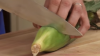 Trucul asta sigur nu-l știai. Cum cureți corect porumbul pentru fiert (VIDEO)
